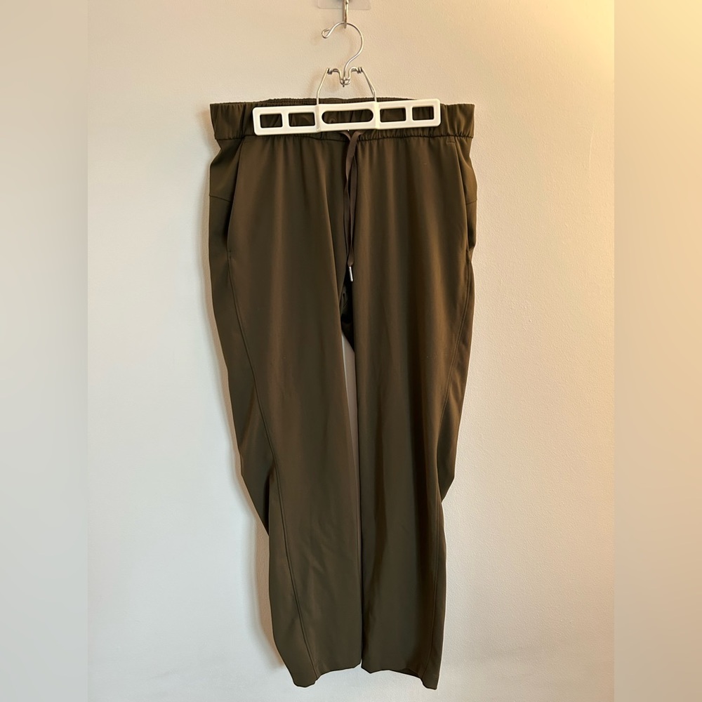 Army green "on the fly" Lululemon pants